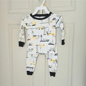 2/$15 Carters Construction Pajama Set Size 18 M